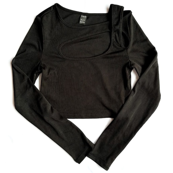 Black Long Sleeve Cutout Cropped Longsleeve Top - Picture 1 of 1